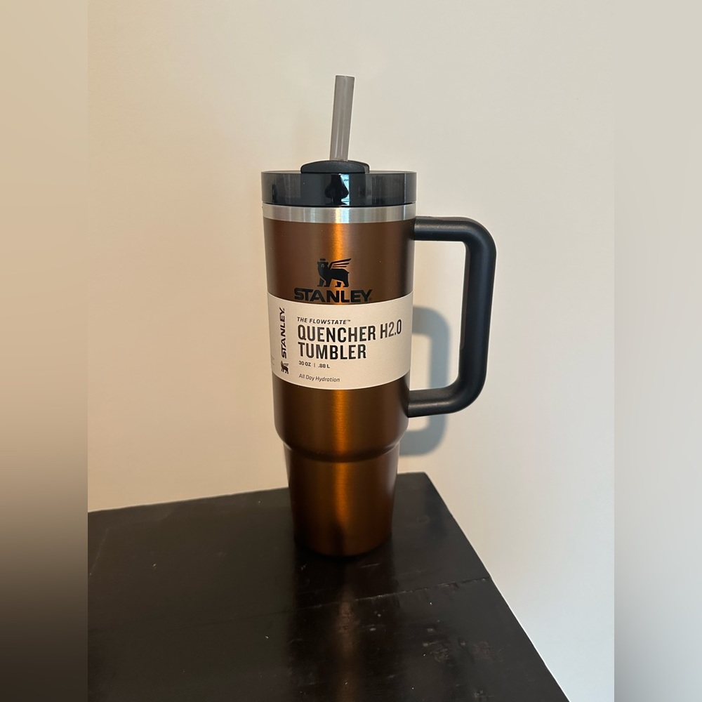 NEW Stanley Flowstate Quencher Tumbler 30 oz Maple Glow New